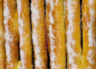 Σιροπιαστή πίτα με κρέμα βανίλιας