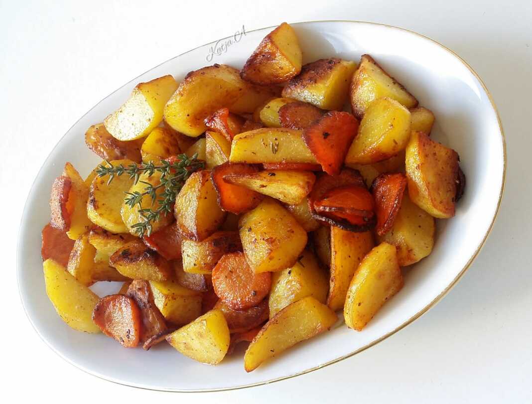 Σκορδάτες τηγανιτές πατάτες με καρότα