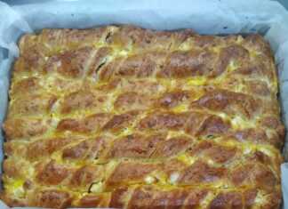 Ολοκληρωμένη Κασεροτυρόπιτα Στριφτή, χρυσαφένια, σε σπιράλ σχήμα, έτοιμη να σερβιριστε