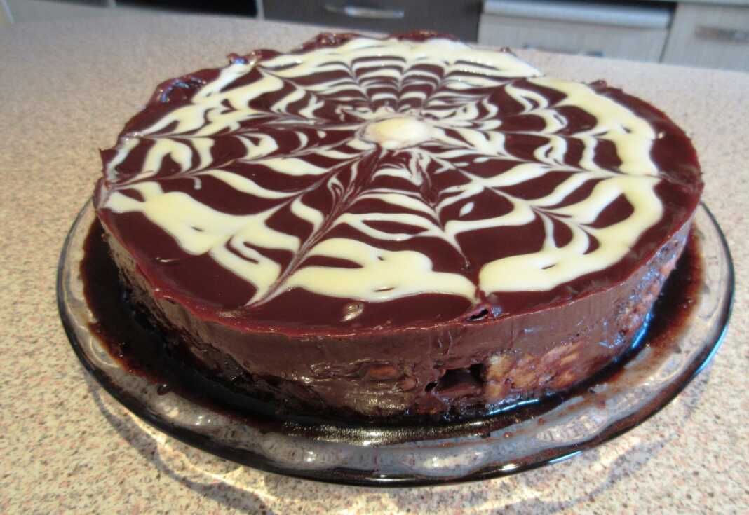 Τούρτα μπισκότου με ξηρούς καρπούς σιρόπι & σοκολάτα  Υλικά