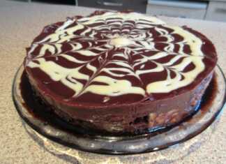 Τούρτα μπισκότου με ξηρούς καρπούς σιρόπι & σοκολάτα  Υλικά