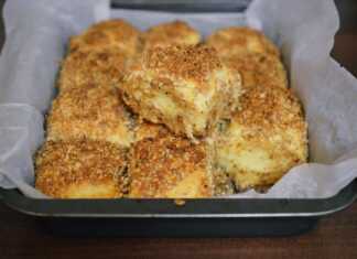 Χρυσά Ζυμαράκια με καρύδι και ζάχαρη