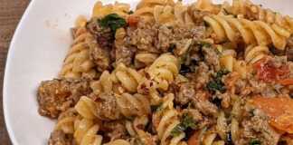 Ζυμαρικά με κιμά και δυόσμο