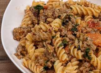 Ζυμαρικά με κιμά και δυόσμο