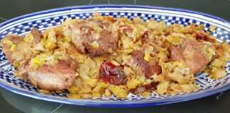 Χοιρινός λαιμός με πράσο και αποξηραμένες κόκκινες πιπεριές