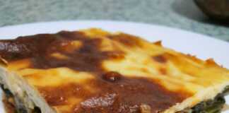 Μουσακάς με σπανάκι και κιμά.