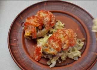 Μπριζόλες ψημένες πάνω σε κρεμμύδια στο φούρνο