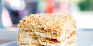 τούρτα Napoleon με κρέμα Baileys