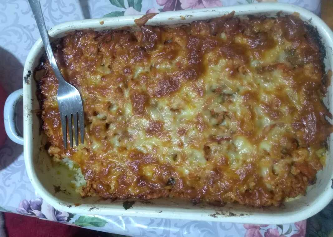 Ρύζι φούρνου με κιμά γαλοπούλας και τυρί