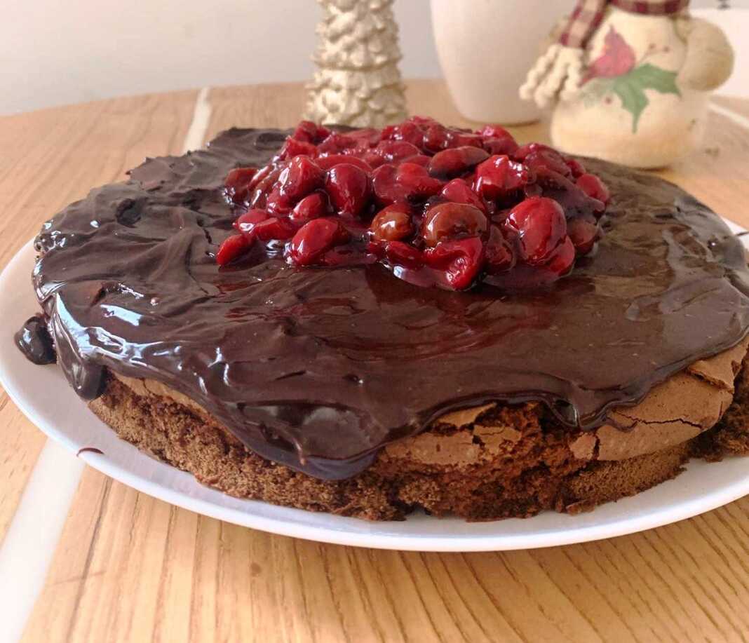 Κέικ Σοκολάτας με Κεράσια