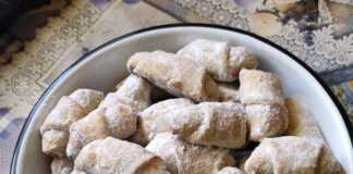 Κουλούρια κέρατο με μαρμελάδα και καρύδι