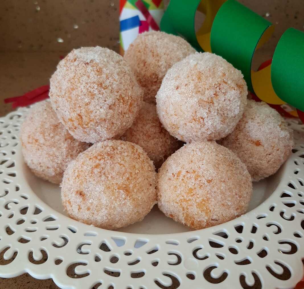 Γλυκές κροκέτες ρυζιού με σοκολάτα