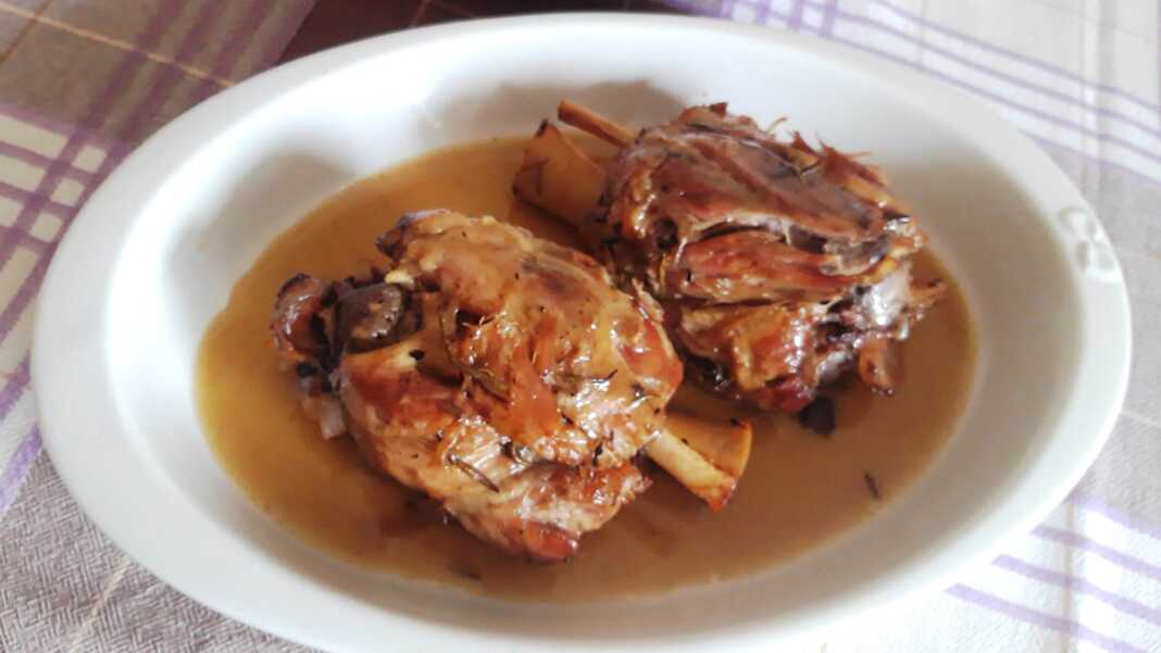 Κότσια χοιρινά στο φούρνο