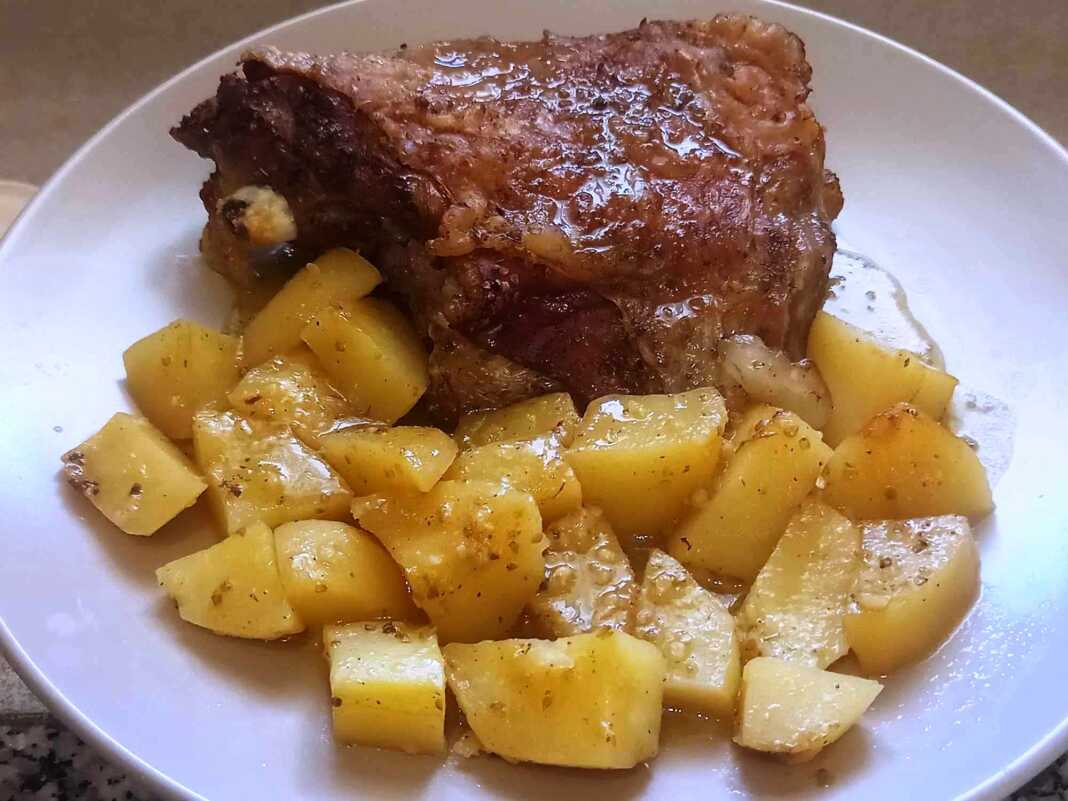 κατσικάκι με πατάτες στο φούρνο