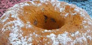 Κέικ με γιαούρτι, καρύδια και δαμάσκηνα