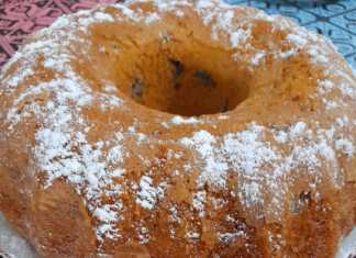 Κέικ με γιαούρτι, καρύδια και δαμάσκηνα