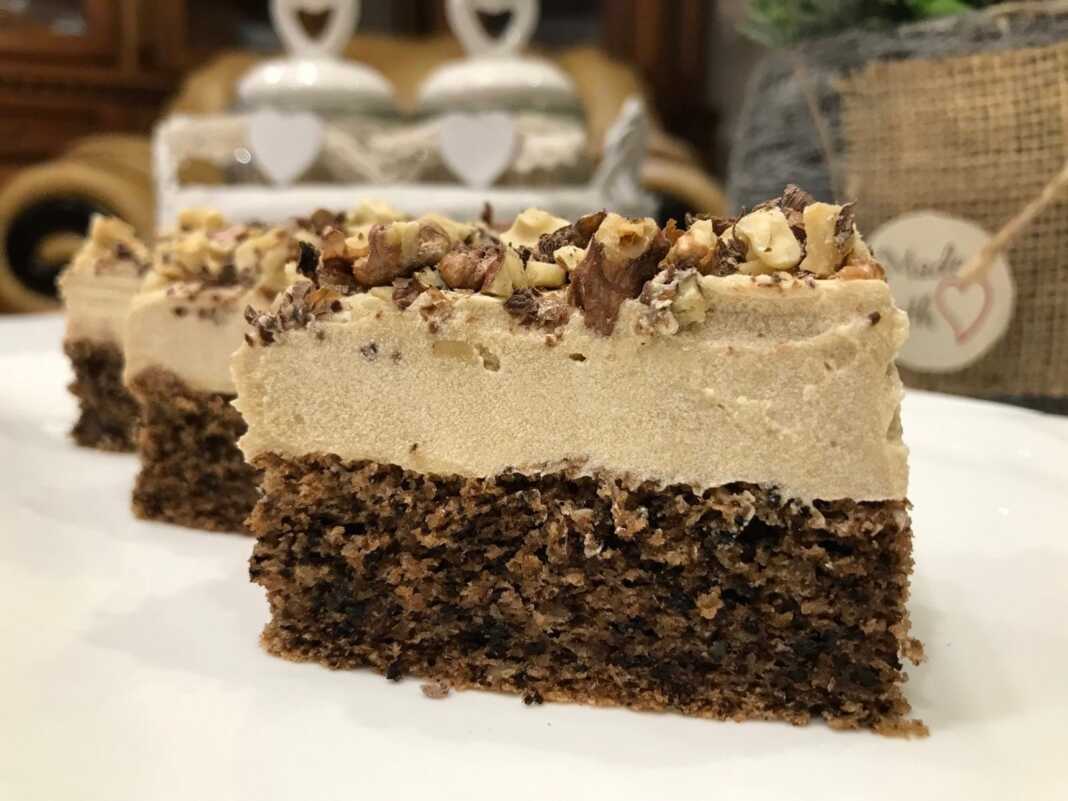 Κέικ με βάση τον καφέ και τα καβουρδισμένα καρύδια