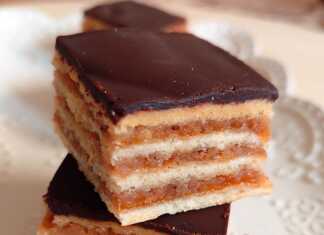 Κέικ με καρύδια και μαρμελάδα βερίκοκο.