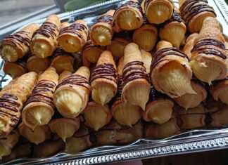 Υπέροχα Κορνεδάκια με κρέμα βανίλιας και σοκολάτα