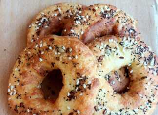 Κουλουράκια με ζύμη μοτσαρέλα στον φούρνο