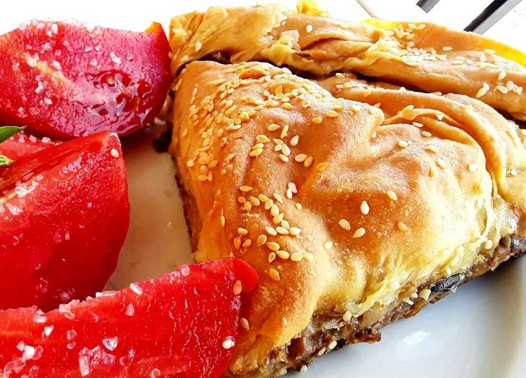 Μελιτζανοπιτα σημερα με δικα μου φυλλα!!