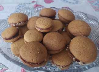 Κουλούρια μελιού γεμιστά με καρύδι