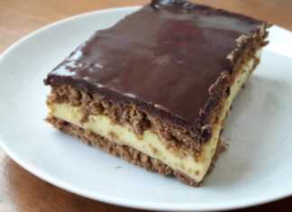 Κέικ με κρέμες και μπισκότα