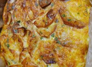 Ομελέτα πατάτας σε τηγάνι