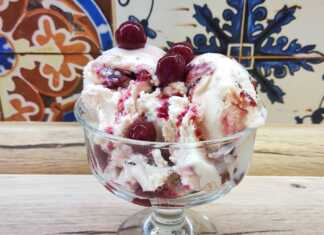 Παγωτό Βανίλια με κεράσι