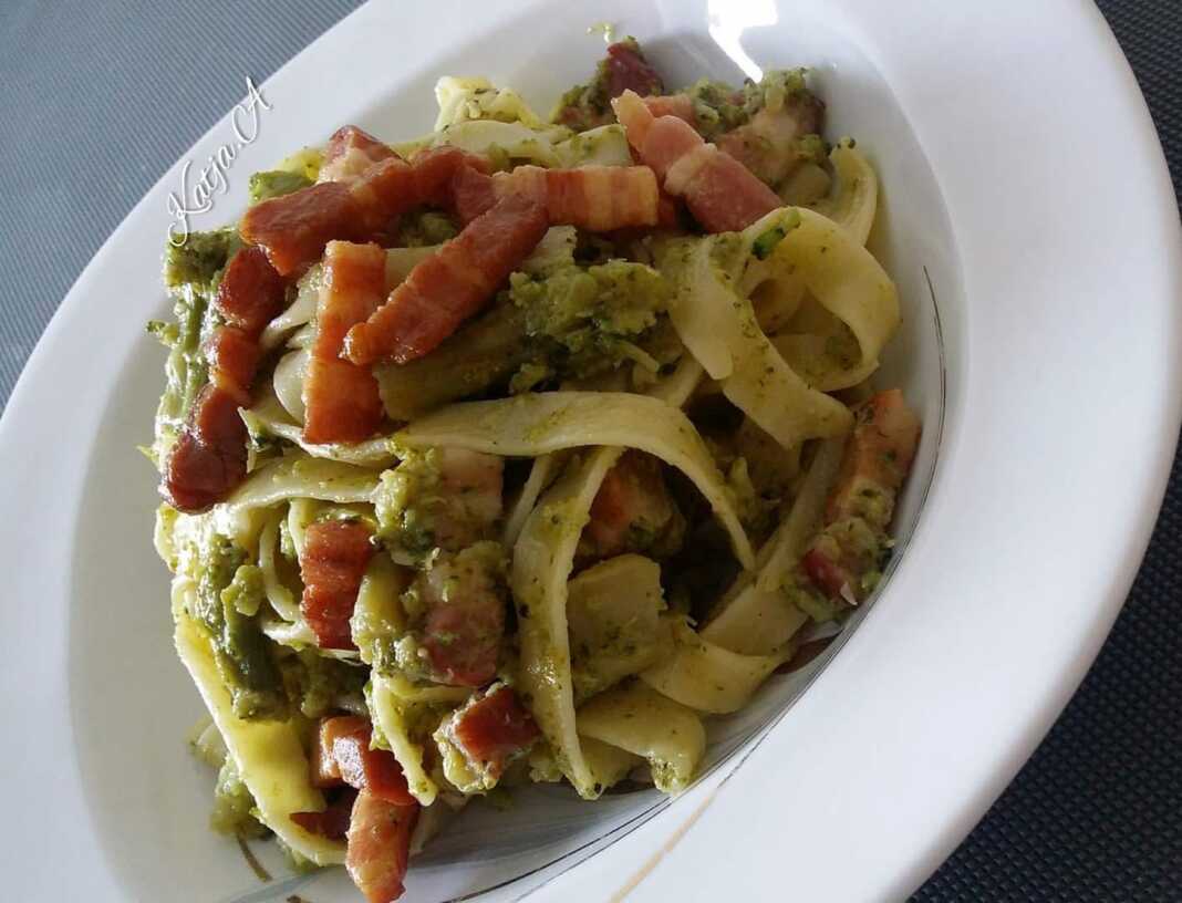 Παπαρδελες με Μπρόκολο και Μπεικον