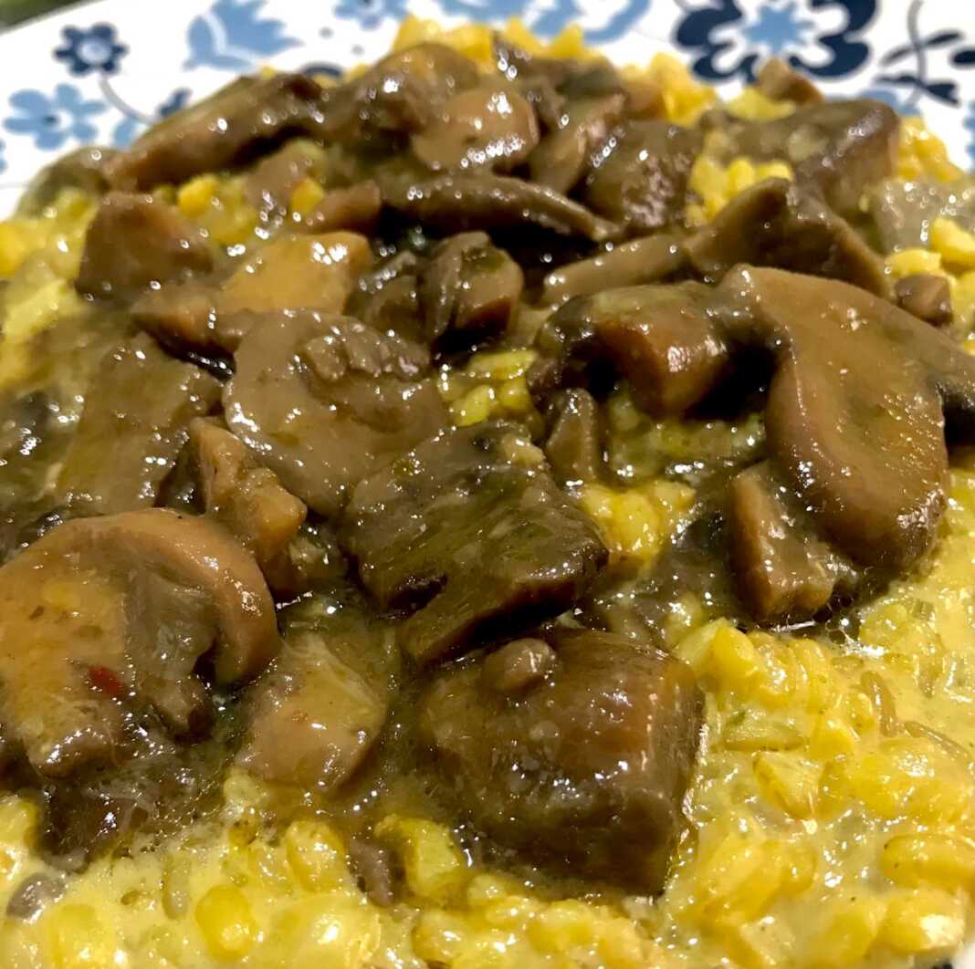 Ριζότο με σαφράν και σάλτσα μανιταριών