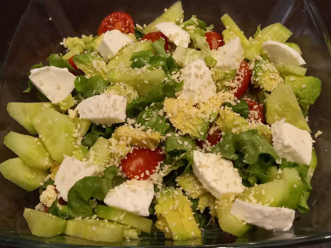Δροσερή σαλάτα με αβοκάντο