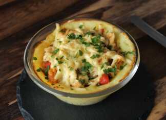 Τηγανιά κοτόπουλο με πουρέ σε φορμάκια