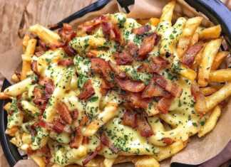 Τηγανητές Πατάτες με τυρί τσένταρ και μπέικον