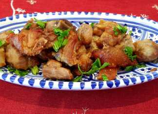 Τραγανές τσιγαρίδες με αλάτι και πιπέρι, σερβιρισμένες σε πιάτο ως χειμωνιάτικος μεζές.