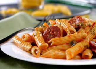 Πέννες ογκρατέν με λουκάνικο