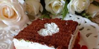 Εκμέκ με φρυγανιά και σιρόπι καραμέλας Εκμεκ με φρυγανιά και σιρόπι καραμέλας