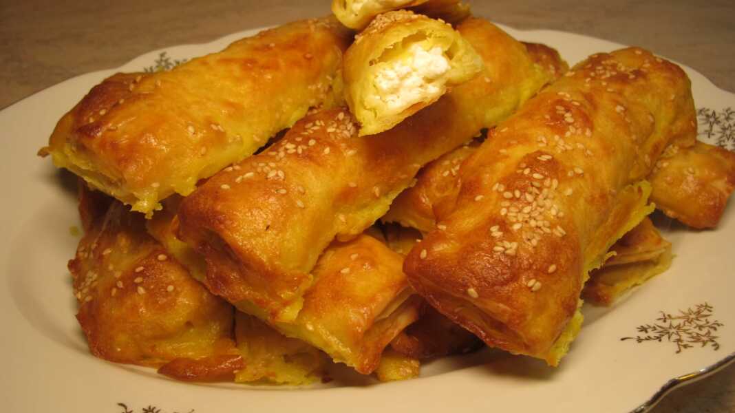 Τραγανά μπουρέκια με τυρί