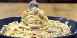 Zυμαρικά με μανιτάρια και μπέικον.