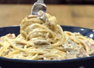 Zυμαρικά με μανιτάρια και μπέικον.