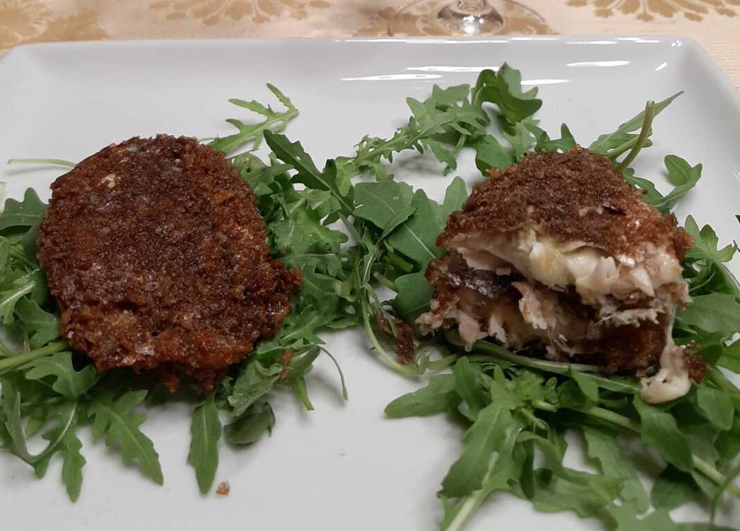 Γαύρος σάντουιτς παναρισμένος με κακάο.