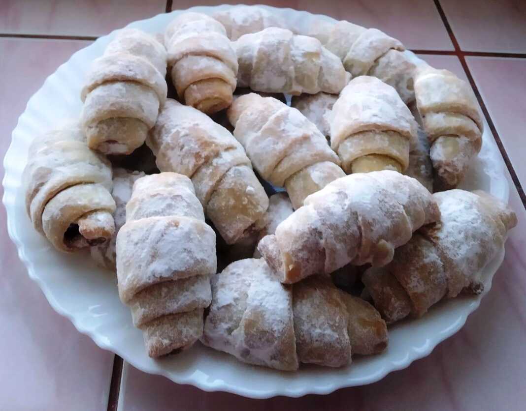 Γεμιστά κουλούρια με μαρμελάδα