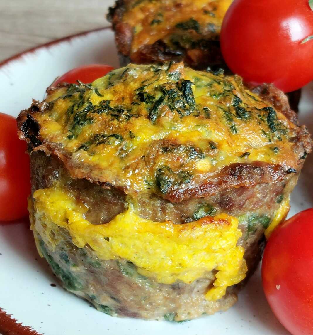 kalathakiaKima0 Καλαθάκια με κιμά και τσουκνίδες ή σπανάκι στο φούρνο.