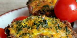 Καλαθάκια με κιμά και τσουκνίδες ή σπανάκι στο φούρνο.