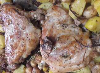 Ροδοκοκκινισμένο κατσικάκι σπάλα στο ταψί περιτριγυρισμένο από μελωμένες πατάτες και μανιτάρια, γαρνιρισμένο με κλαδάκια φρέσκου θυμαριού