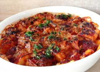 Κεφτεδάκια Φούρνου Κοκκινιστά με κόκκινη σάλτσα και τυρί