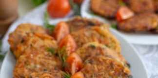 Τηγανητοί Κεφτέδες Λαχανικών σε πιάτο με απορροφητικό χαρτί.