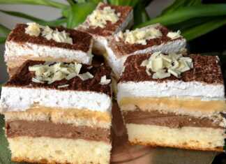 Μια φέτα από το κέικ με 2 κρέμες που φαίνονται οι στρώσεις βανίλιας, σοκολάτας και μπισκότων