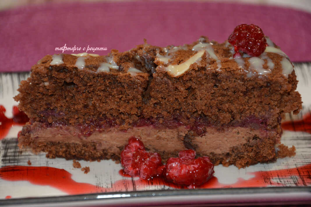 Κέικ Σοκολάτας με μαρμελάδα και αμύγδαλα