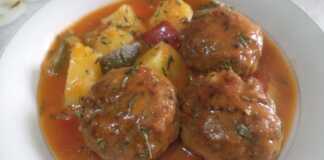 Κεφτεδάκια με σάλτσα ντομάτας και πατατες Κεφτεδάκια με σάλτσα ντομάτας και πατατες